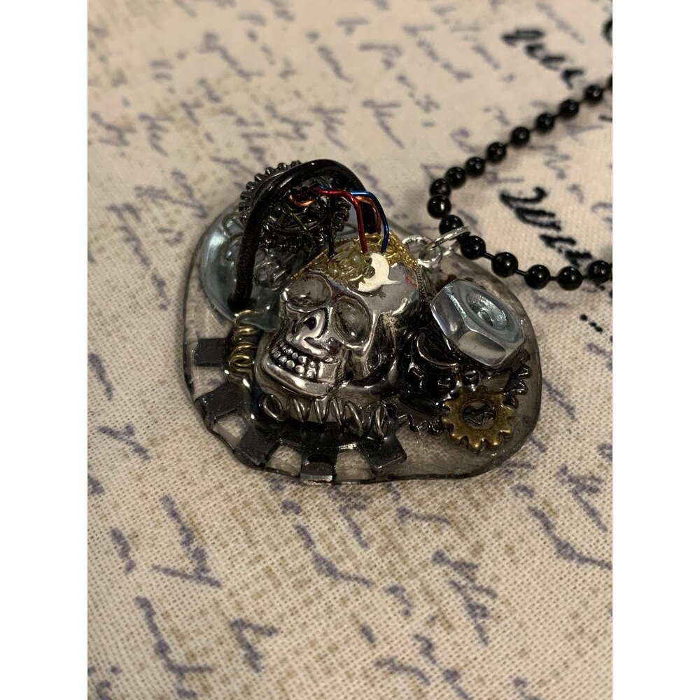 Steampunk charging skull necklace